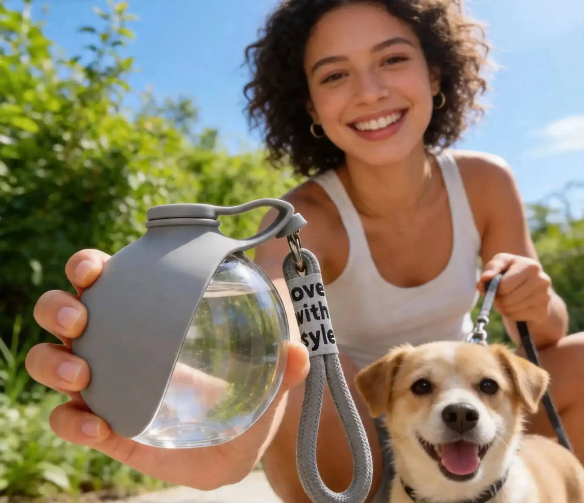 Plastic Dogs Cat Drinking Bottle with Lanyard Outdoor Foldable Water Dispensers Leak-proof Compact Travel Pet Water Bottle